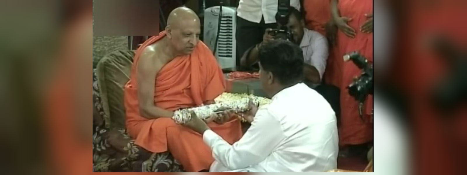 අමාත්‍ය සජිත් ප්‍රේමදාස ගෞරව නාමයකින් පිදුම්ලබයි