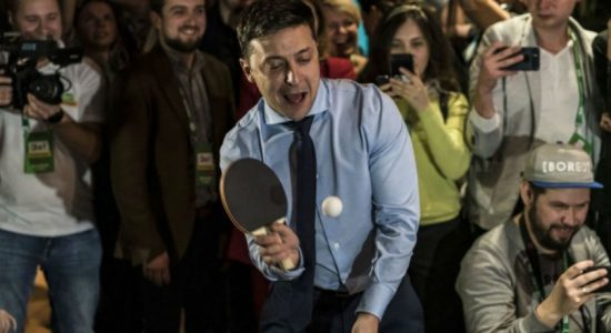 විකටයෙකු ජනපති කිරීමේ යුක්‍රේන තීන්දුව