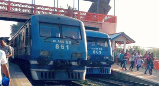 අද ත් විශේෂ දුම්රිය සේවාවක්...