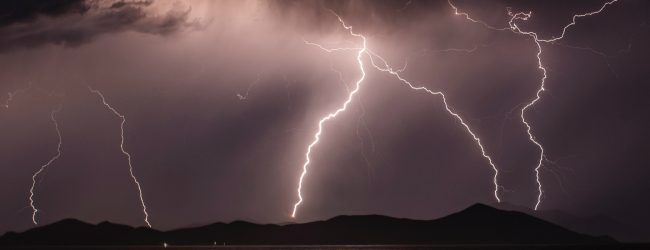 දිස්ත්‍රික්ක රැසකට අද පස්වරුවේ ගිගුරුම් සහිත වැසි