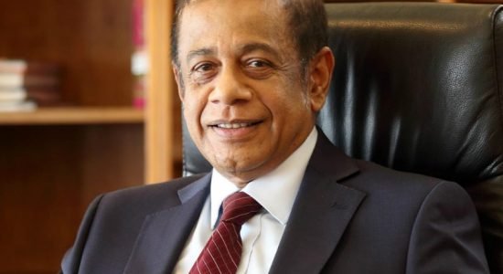 ආරක්ෂක ලේකම්වරයා ධුරයෙන් ඉල්ලා අස්වෙයි