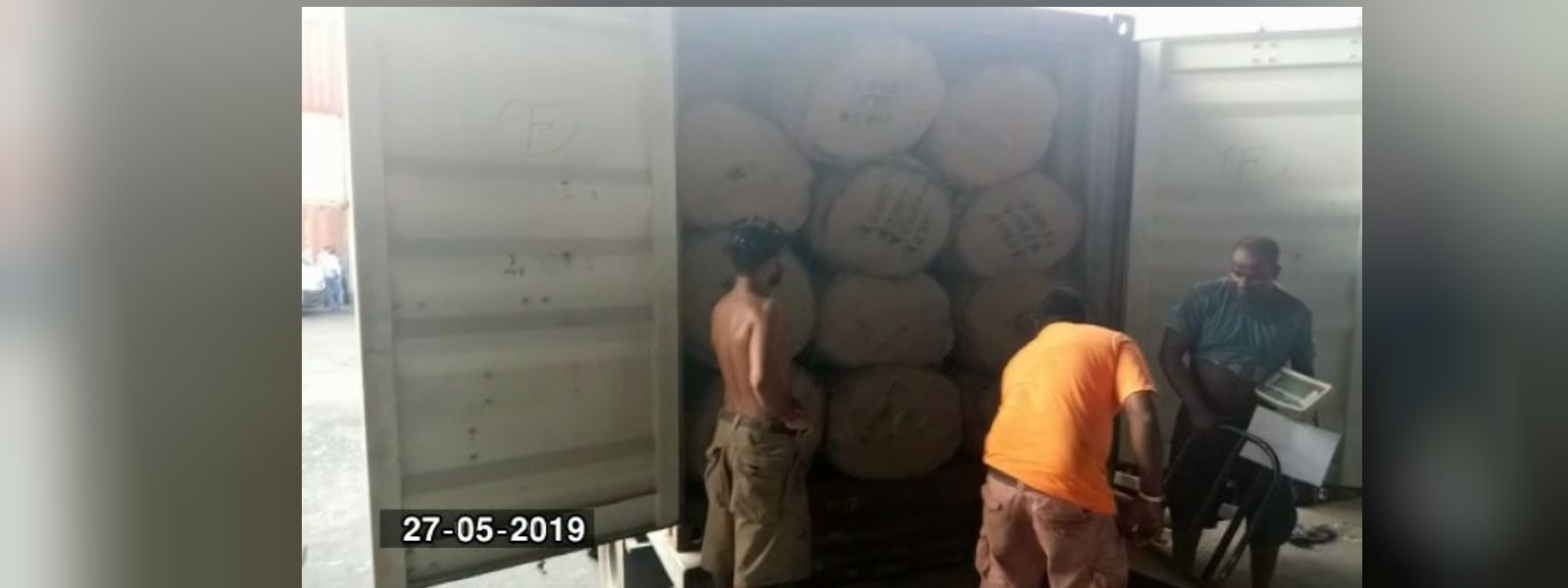 හොරපාරෙන් බීඩි කොළ ගෙනා පිරිස් ගැන තතු හෙළිවෙයි 