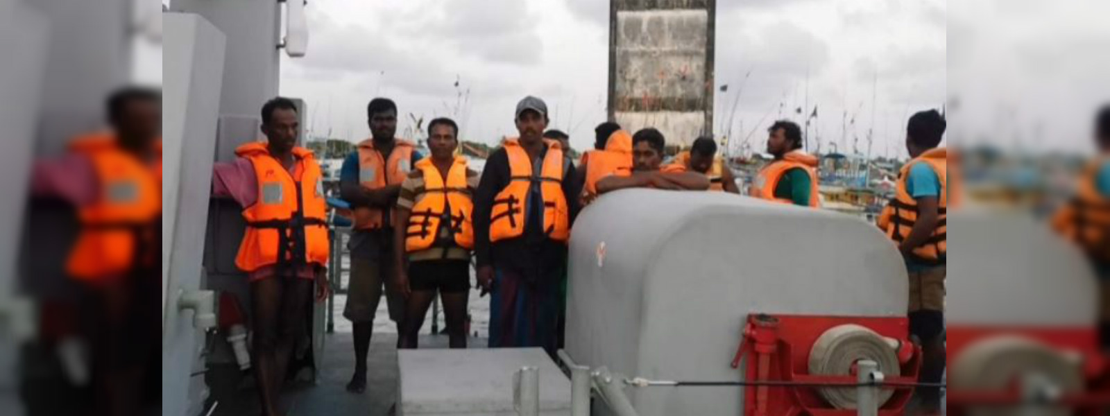 අනතුරට පත් ධීවරයින් 10 දෙනෙකුගේ දිවි බේරා ගනී