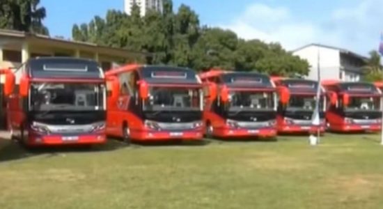 ලංගමට චීනෙන් සුඛෝපභෝගී බස්...