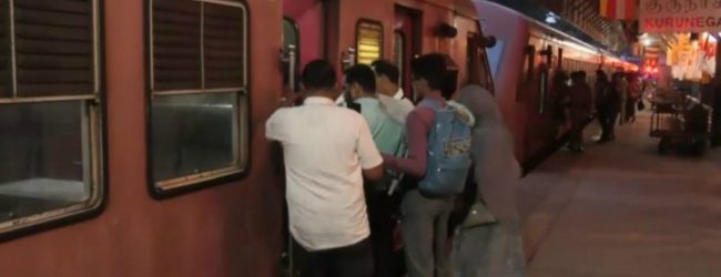 වර්ජනය කරන දුම්රිය සේවකයින්ට වැඩ වරදින ලකුණු
