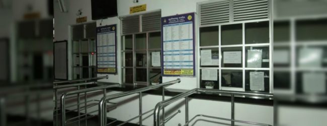 දුම්රිය සේවකයින් දීපව්‍යාප්ත වැඩ වර්ජනයක…