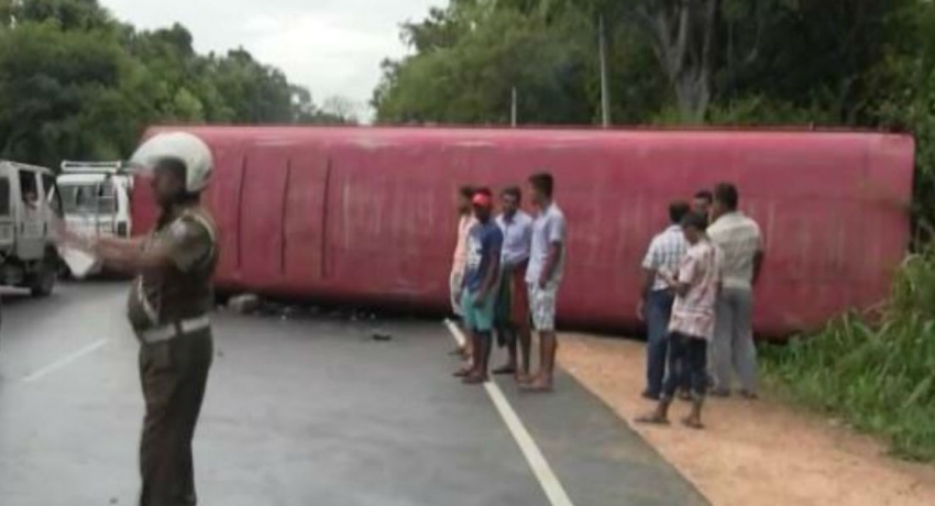 දිගම්පතහ රිය අනතුරකින් 27කට තුවාල