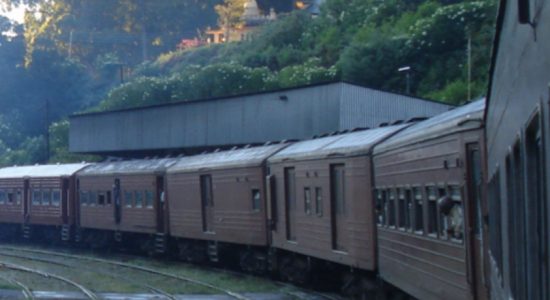 උඩරට මාර්ගයේ දුම්රිය ප්‍රමාදයක් 