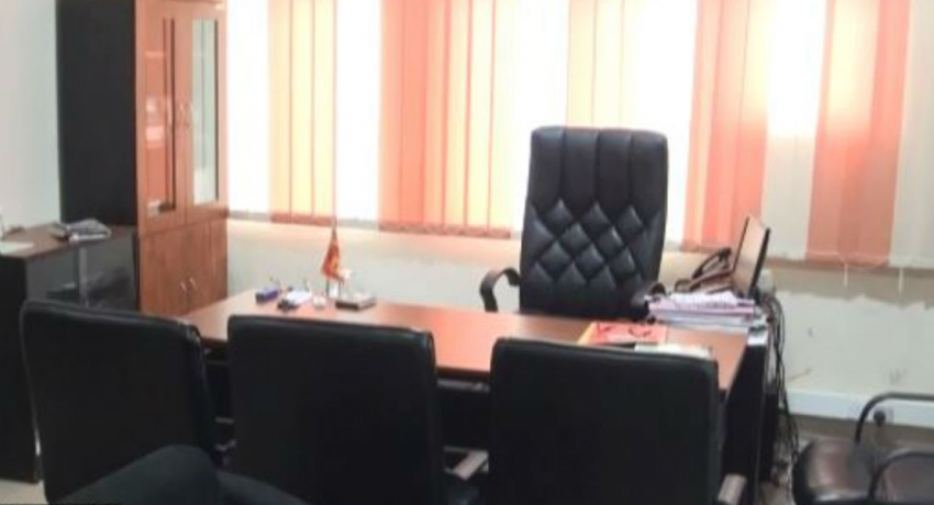 රාජ්ය පරිපාලන සේවා වැඩවර්ජනය අවසන්: අනධ්යයන සේවකයින් තවදුරටත් වර්ජනයේ