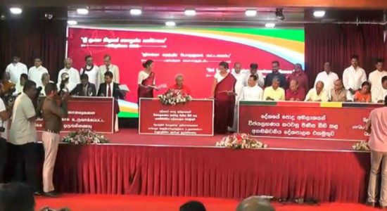 ශ්‍රී ලංකා නිදහස් පොදුජන සන්ධාන ගිවිසුමට එළඹෙයි 