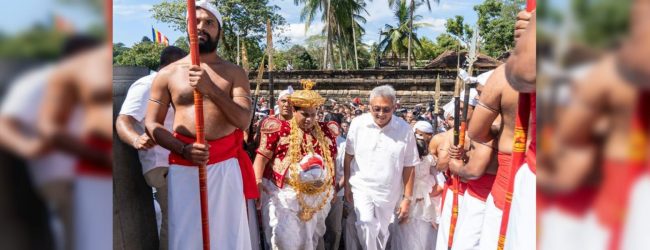 ජනපති දළදා සමිඳුන් වැඳපුදා ගනී