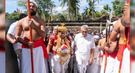 ජනපති දළදා සමිඳුන් වැඳපුදා ගනී