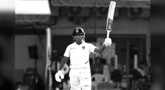 අග්‍රරවාල්ගේ ද්විත්ව ශතකයක්