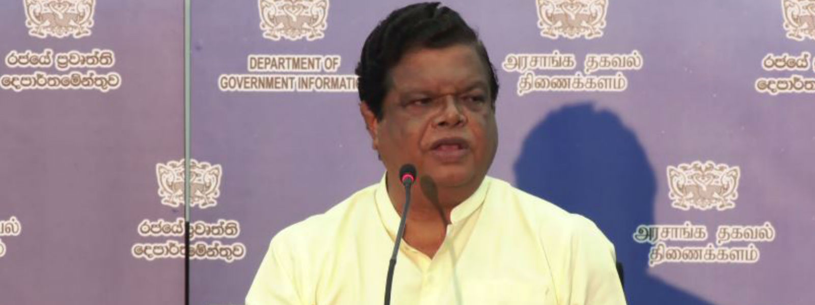සිසුන්ට ටැබ් පරිගණක ලබාදීම තාවකාලිකව අත්හිටුවේ  