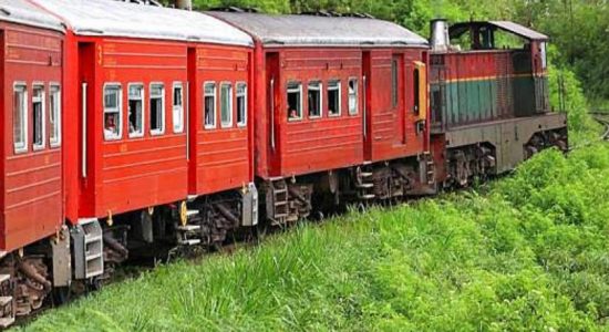 දුම්රිය ගමන් වාර 3ක් අවලංගු කෙරේ
