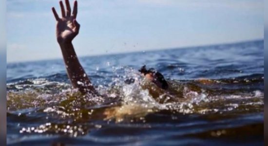 වැලිගමදී පාසල් සිසුවෙකු මුහුදට බිලිවෙයි