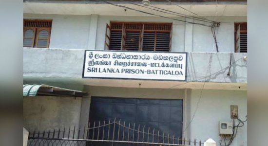 මඩකලපුව බන්ධනාගාරයේ රැඳවියන් පිරිසක් විරෝධතාවක