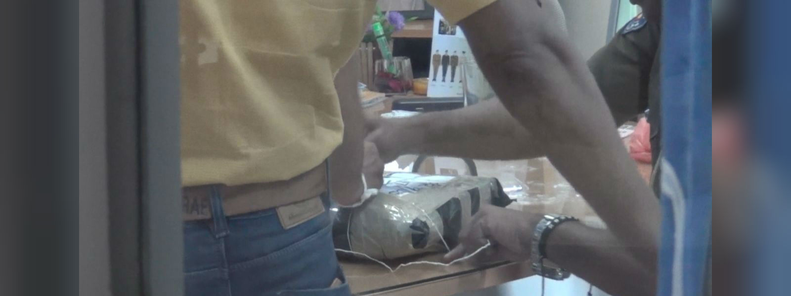මුහුදේ පාවූ 'අයිස් ' මත්ද්‍රව්‍ය