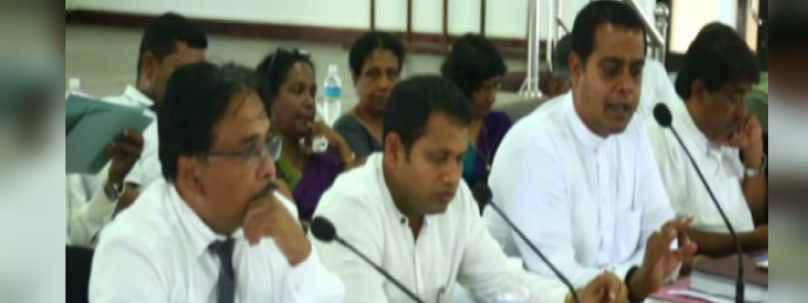 මතින් තොර රටක් ගැන කතාබහක්...