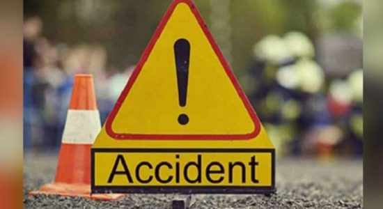 කළගෙඩිහේනේ රිය අනතුරකින් කාන්තාවක මරුට 