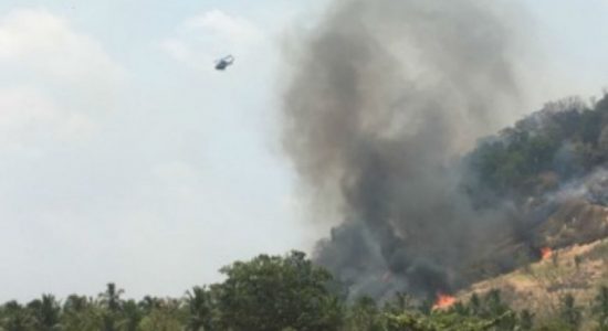  හල්ගමු කන්දේ ගින්න නිවීමට හෙළිකොප්ටර් යානයක්