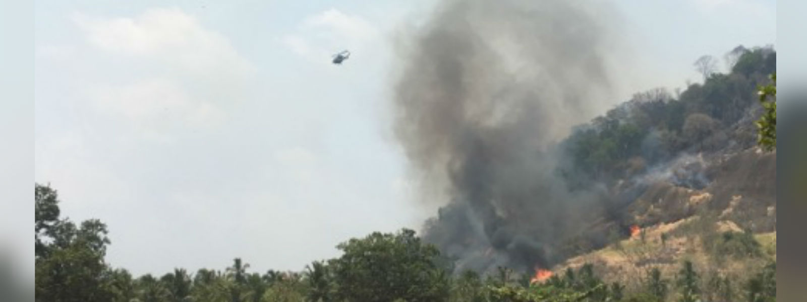  හල්ගමු කන්දේ ගින්න නිවීමට හෙළිකොප්ටර් යානයක්