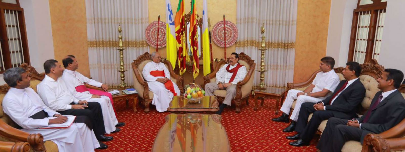 කාදිනල් හිමිපාණන් සහ අගමැති අතර හමුවක් 