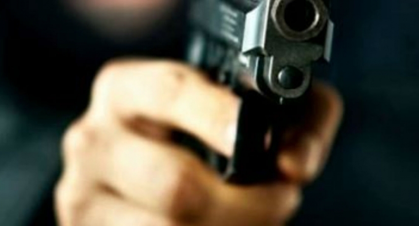 අණ නොතැකූ මෝටර් රථයකට පොලීසියෙන් වෙඩි
