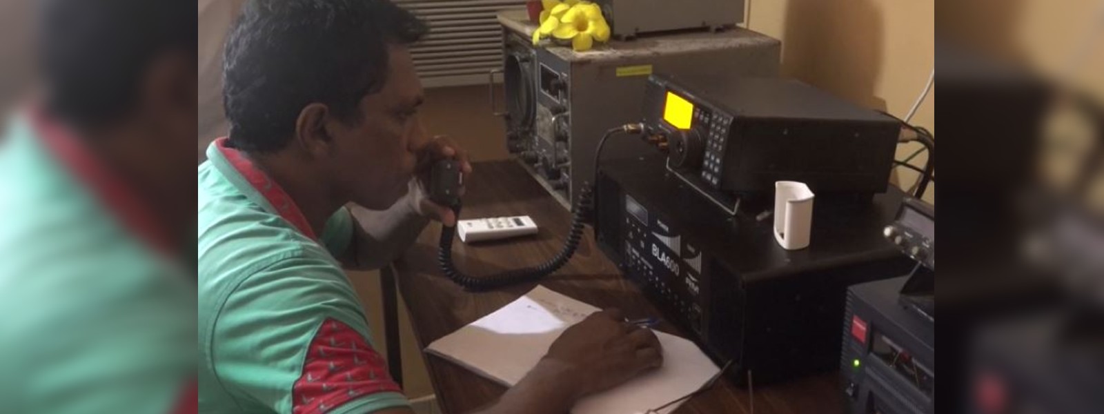 ඉන්දුනීසියාවට ගසාගෙන ගිය ධීවර යාත්‍රා ගොඩබිම දෙසට