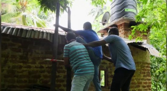 වතුර ටැංකියේ මත්පැන් පෙරූ නිවසක් වටලයි