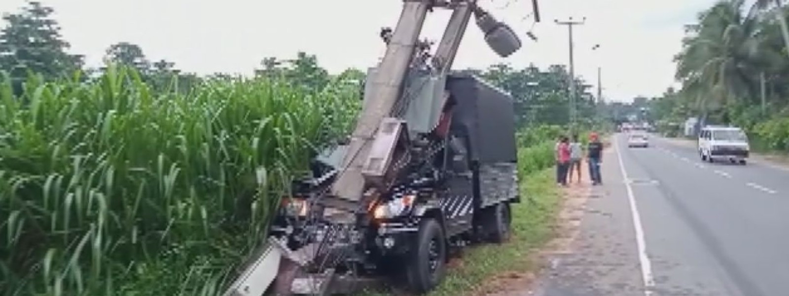 නින්ද ගිය රියැදුරුට වුණු දේ..