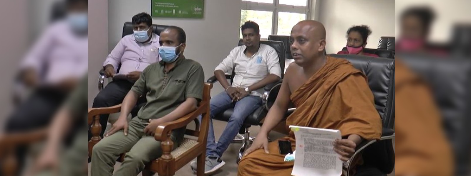 ඉඩම් කොල්ල කෑමේ සූදානමක් ගැන කතාබහක්