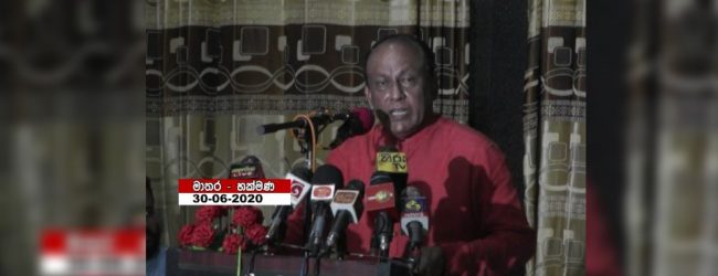 "මහින්ද මහත්තයාත් එක්ක හරියට හිටගත්තේ මම"