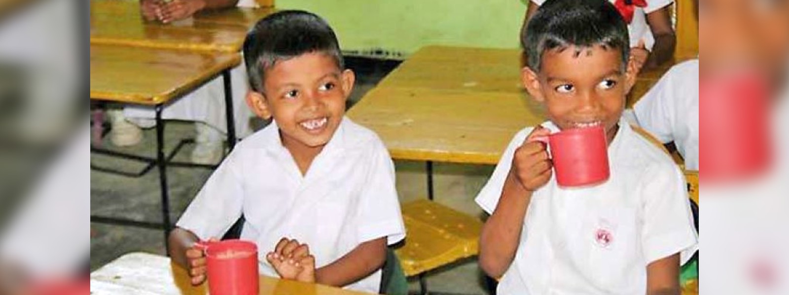 පාසල් ළමුන්ට කිරි වෙනුවට සහල් කැඳ වීදුරුවක්..