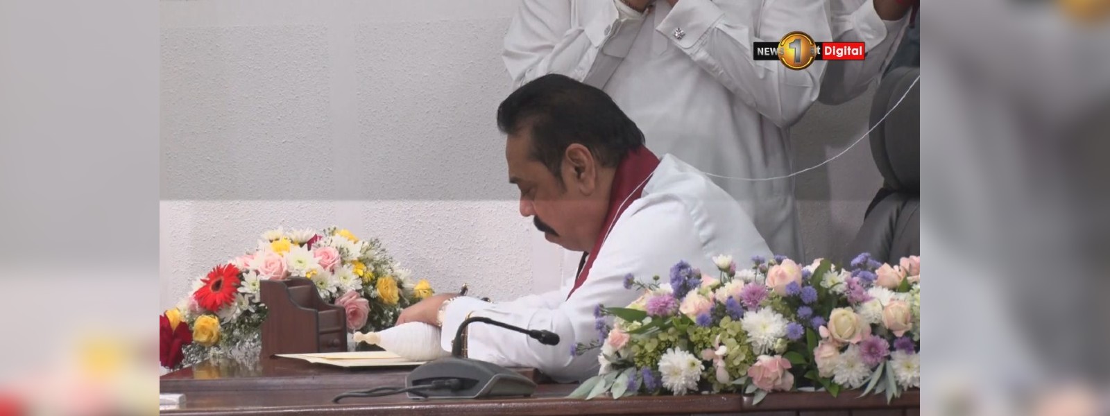 මුදල් ඇමති ඇතුළු තවත් ඇමතිවරු වැඩ අරඹයි