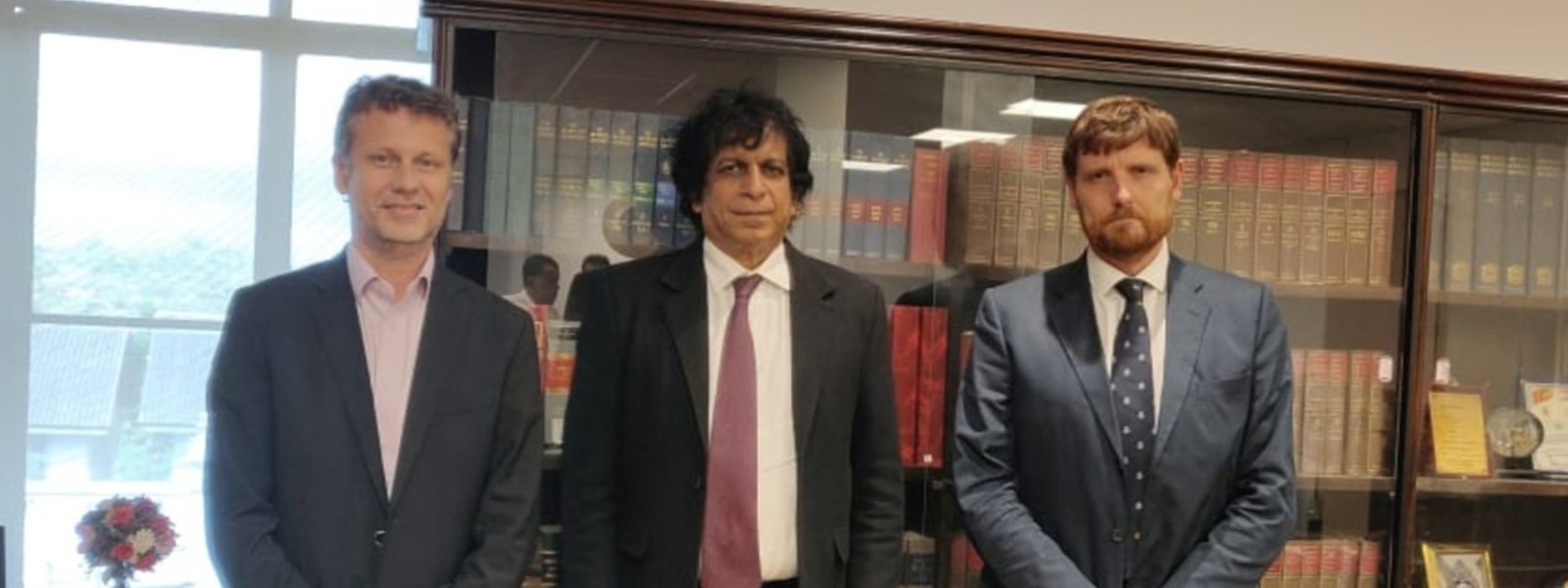 නීතිපති හමු වූ විශේෂිත නියෝජිතයා 