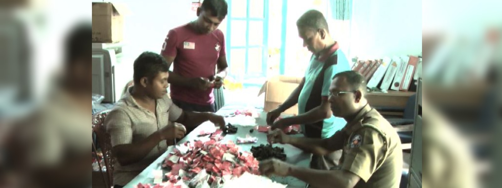 සිසුන්ට ගංජා ගුලි විකිණු වෙළෙඳසල් හිමියෙක් කොටු