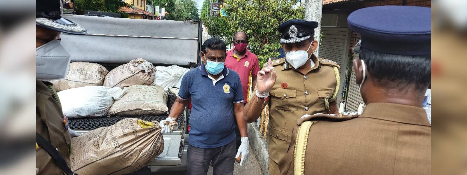 නිරෝධායන වෙමින් සිටි පිරිසකට අත්‍යවශ්‍ය ද්‍රව්‍ය