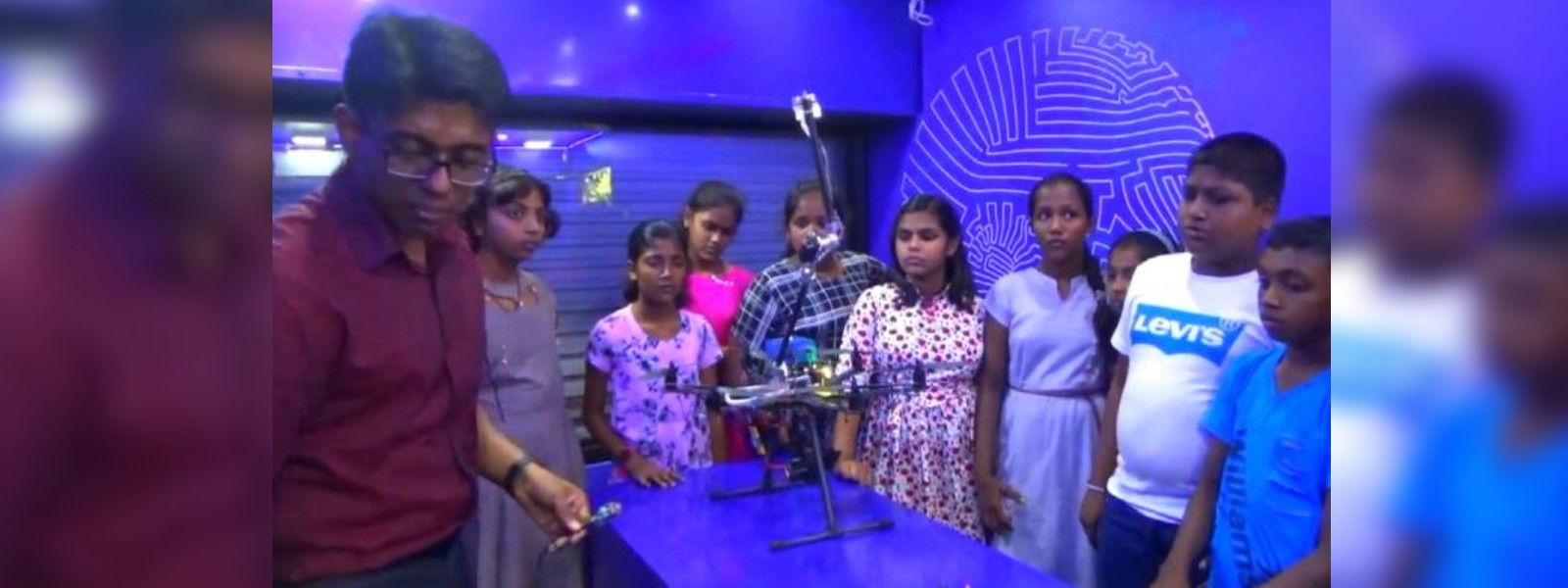 තාක්ෂණය ගමට ගෙනියන්න ගම්මැද්දෙන් Tech Bus SL