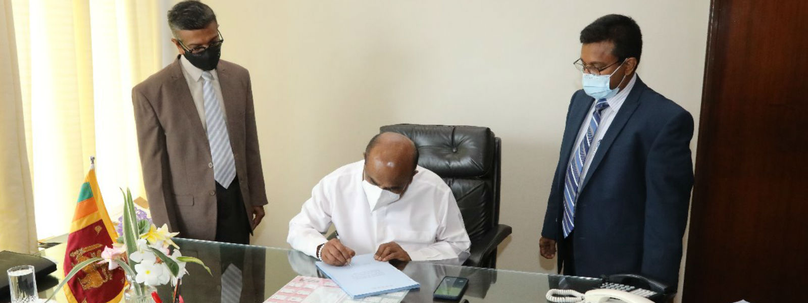 කථානායක මහින්ද යාපා 20ට අත්සන් තබයි 
