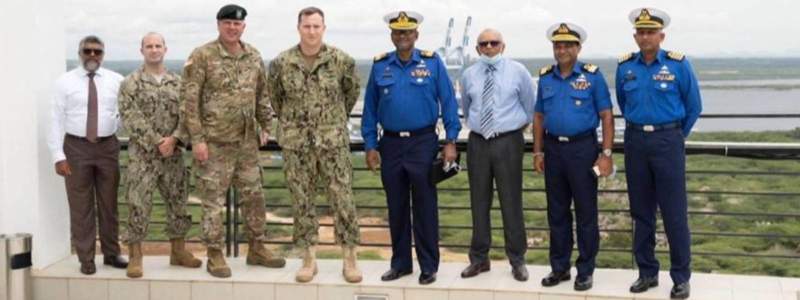 අ. තානාපති නිලධාරීන් පිරිසක් හම්බන්තොට වරායට