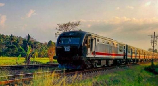 දුම්රිය ගමන් වාර කිහිපයක් අවලංගු කෙරේ