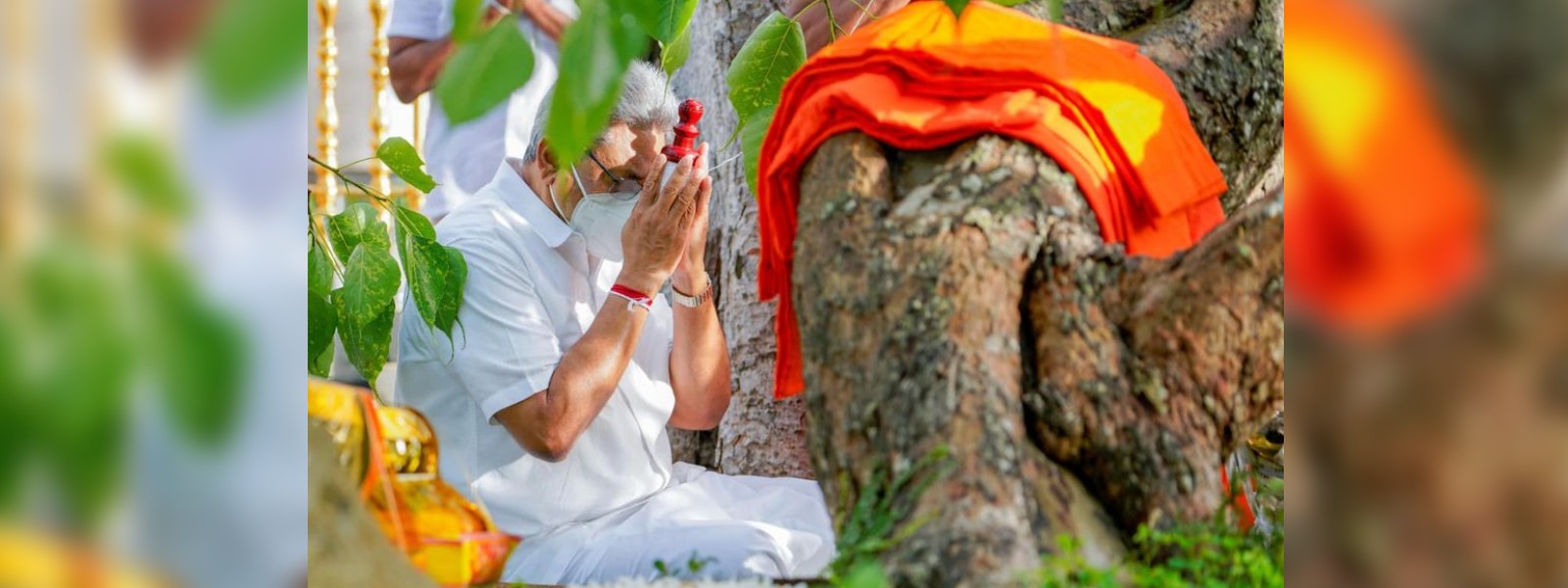 ජනපති ජය ශ්‍රී මහා බෝධීන් වහන්සේ වැඳ පුදා ගනී
