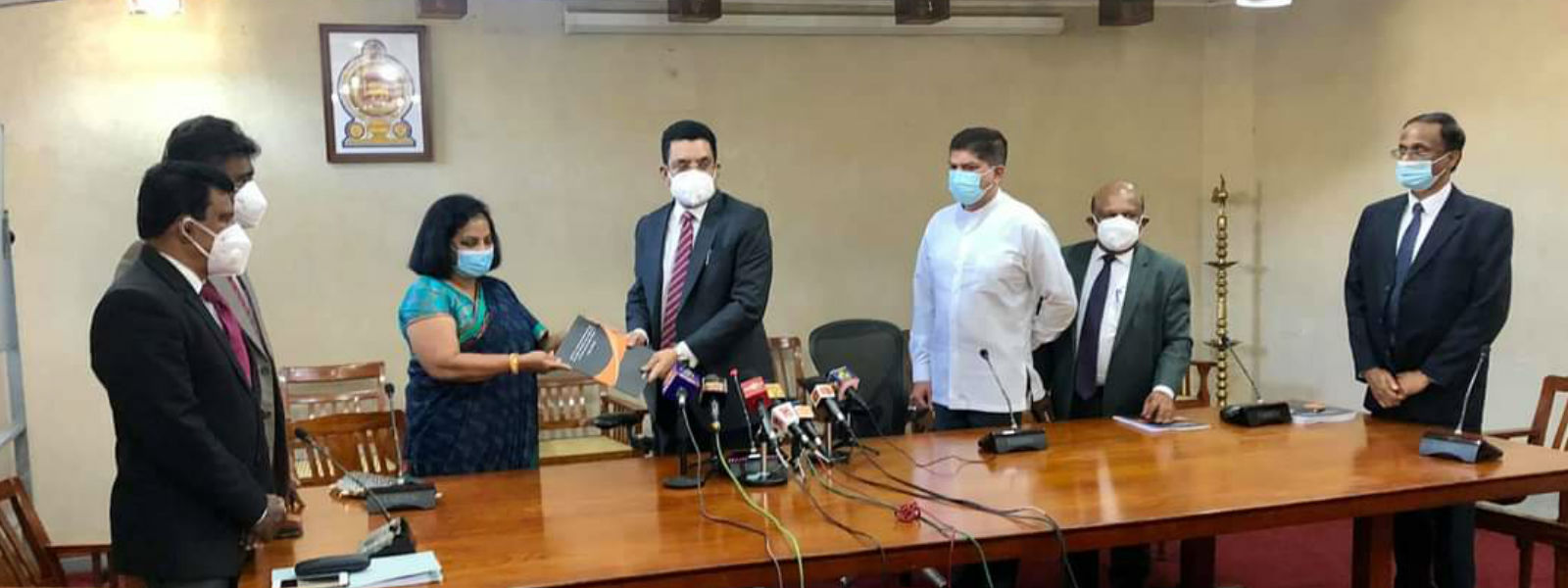 මහර බන්ධනාගාර සිද්ධියේ කමිටු වාර්තාව අධිකරණ ඇමතිට 