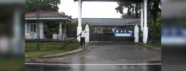 ගල්ලෑල්ලෙන් පැන්න රැඳවියෙක් අල්ලයි 