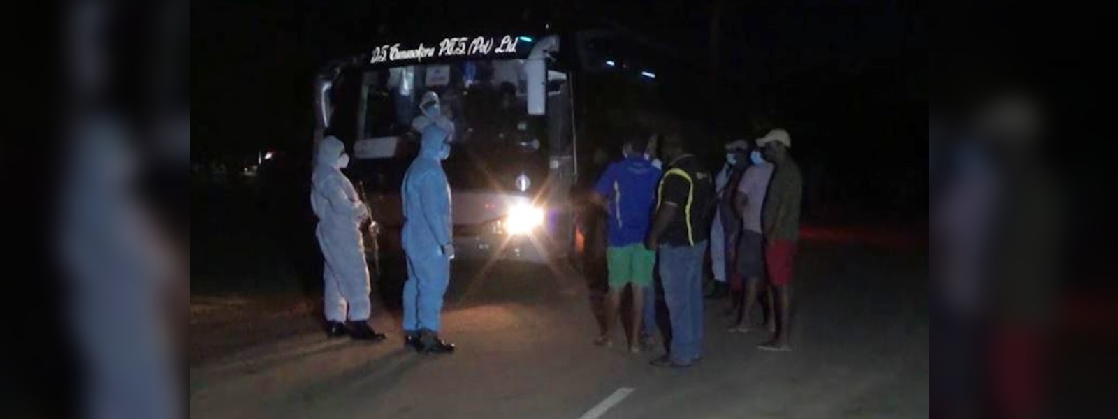 යාල සෆාරි රියැදුරන් නිරෝධායනයට