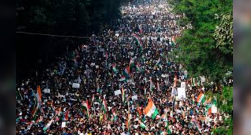 ඉන්දියාවේ ගොවීන් ට්රැක්ටර් රැළියකින් දිල්ලියට එන්න සැරසෙයි..