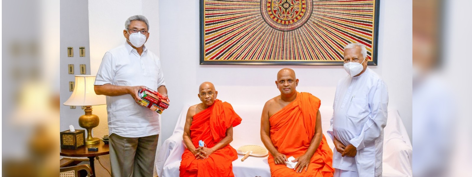 'හෙළ වෙදකමේ යටගියාව' ජනපතිට පිළිගන්වයි 