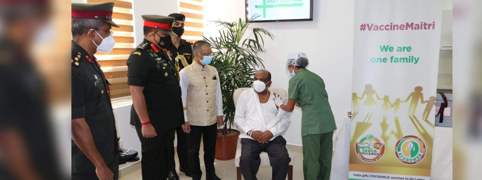 කතානායකත් කොරෝනා එන්නත ලබා ගනී