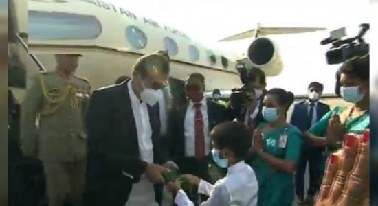 පාකිස්ථාන අගමැති ඉම්රාන් ඛාන් දිවයිනට